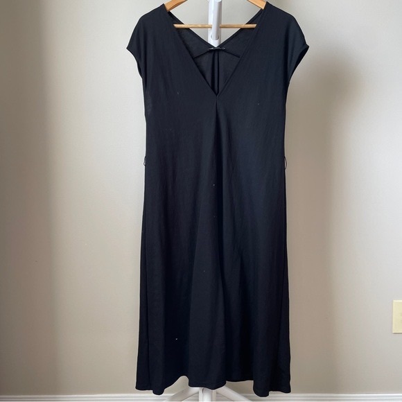 Zara Dresses & Skirts - Zara Black Sleeveless Vneck Dress Size Medium